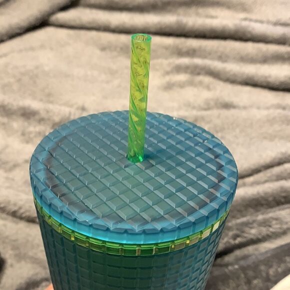 Starbucks 2022 winter green gridded soft touch studded venti tumbler - Picture 2 of 4